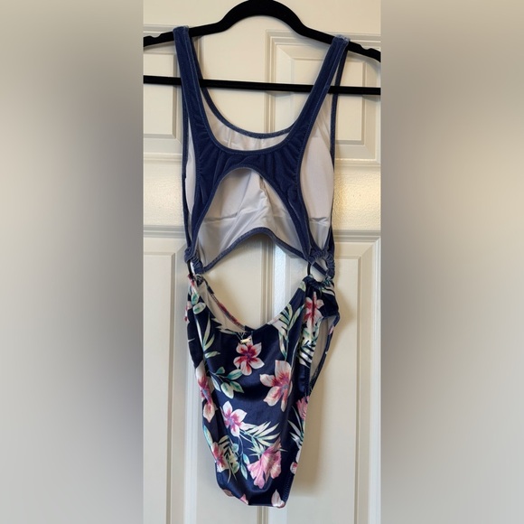 Victoria’s Secret Pink One Piece Cut Out Velvet Hawaiian Print Swimsuit Size Med - Picture 6 of 15